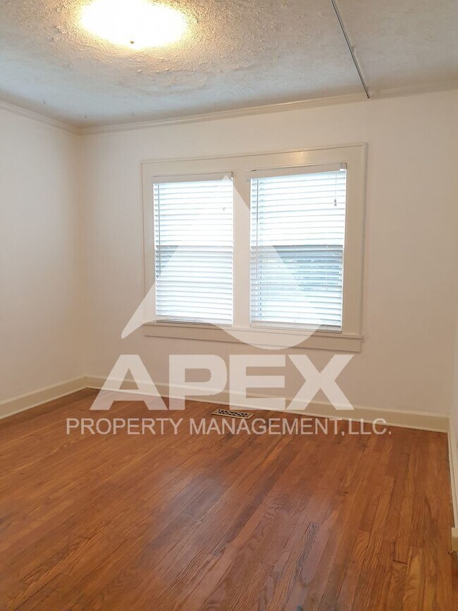 Building Photo - NORTH KNOX - 3 Bd Single Family Brick Ranc...