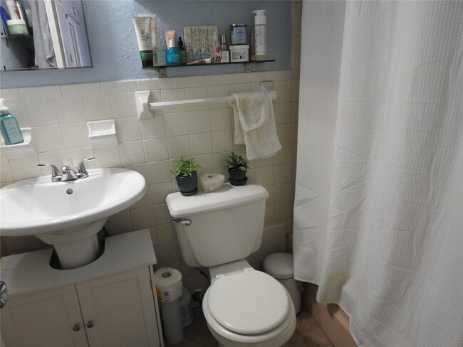 Building Photo - 1600 NE 3rd Ave