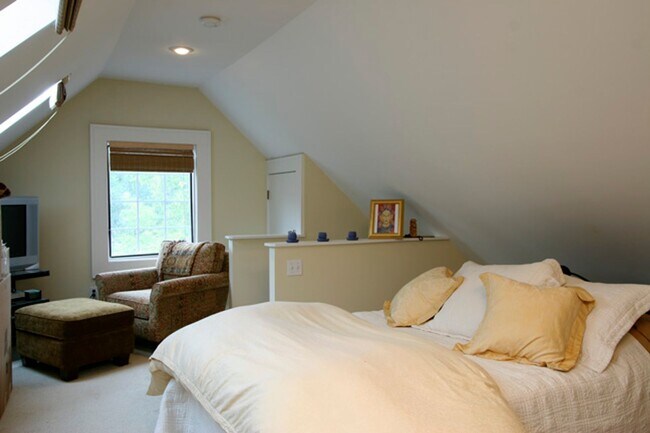 Building Photo - 3910-3912 Thomas Ave South