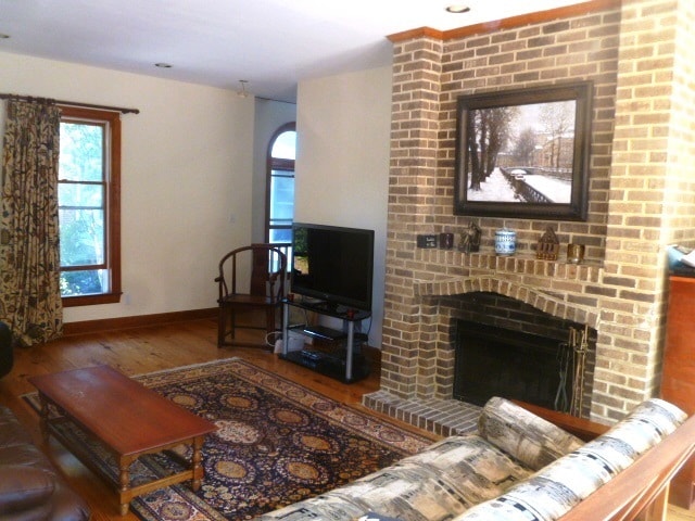 Building Photo - 324 Little Falls St