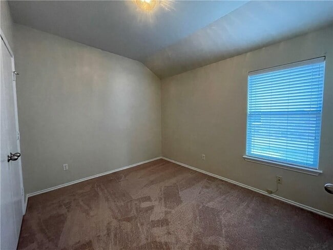 Building Photo - 1105 Alexandria Way