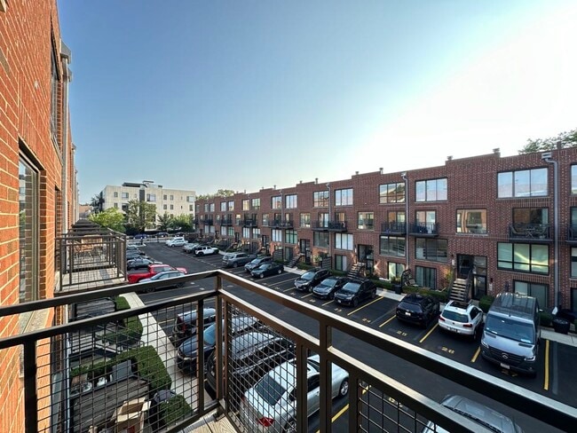 Building Photo - 949 W Grace St