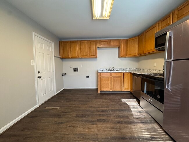 Building Photo - 1917 Southwood Dr