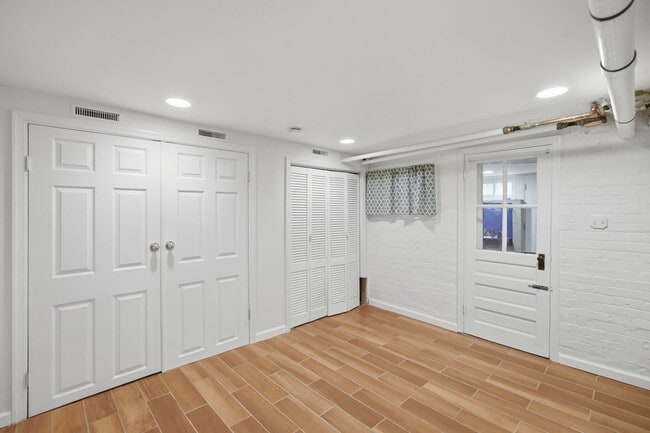 Building Photo - Glover Park Townhome | 4 Bed | 3.5 Bath | 2,500 Sf | Large Front Porch & Fenced-In Backyard w/ Deck