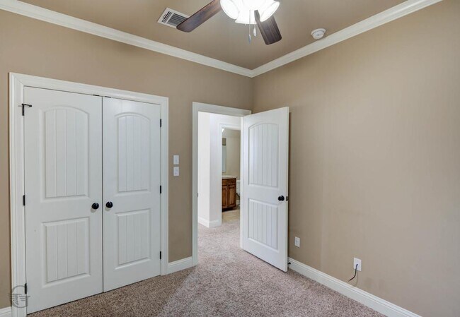 Building Photo - 520 Falling Water Cir