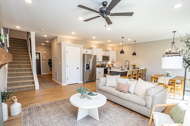 Building Photo - 196 Sierra Cir