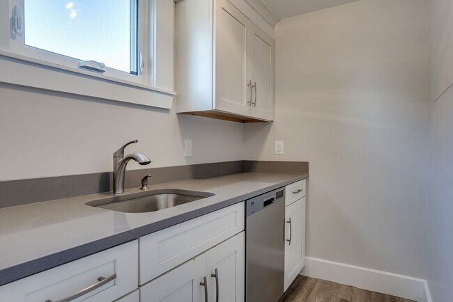 Building Photo - 31 High St