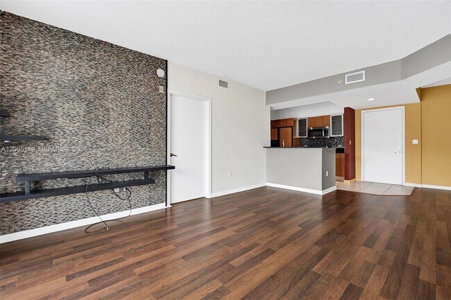 Building Photo - 2775 NE 187th St