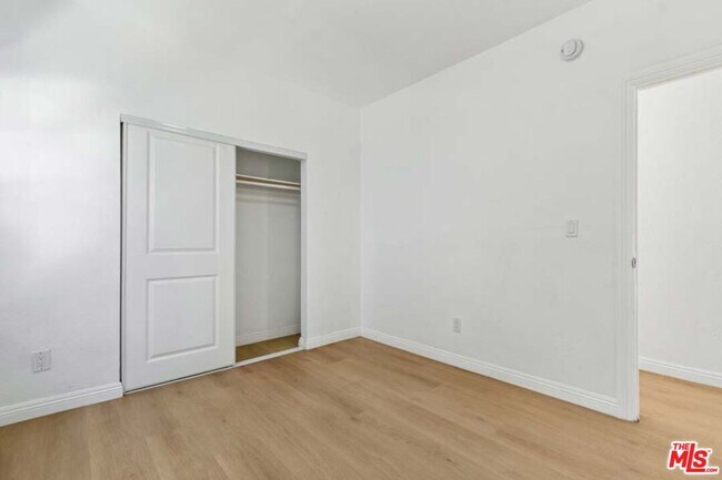 Building Photo - 1125 S Lake St