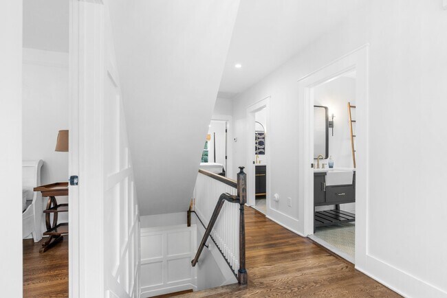 Building Photo - 13 Chapin St