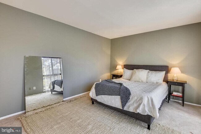 Building Photo - 2044 Royal Fern Ct