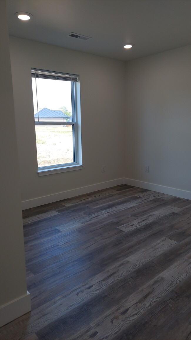 Building Photo - 1707 Soaring Ct