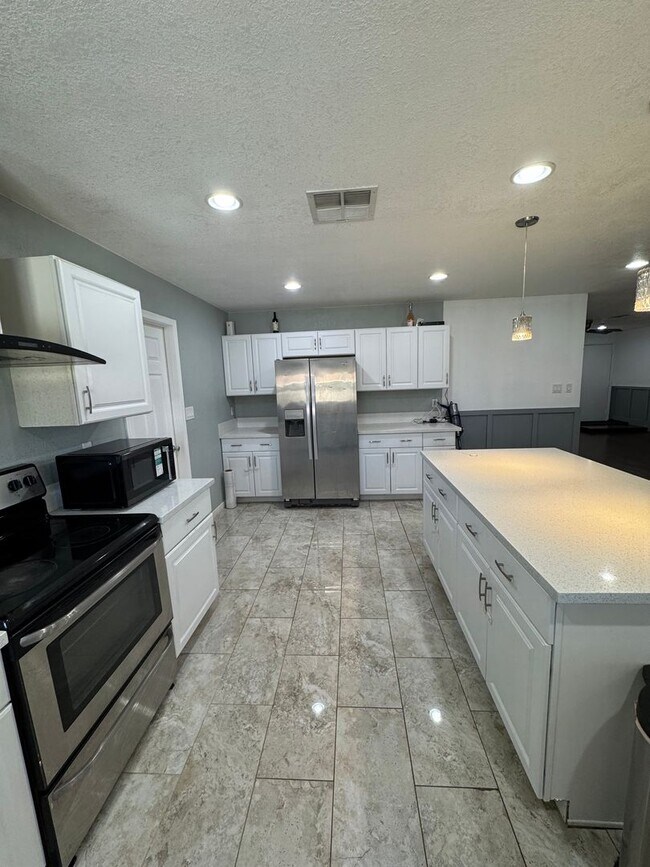 Building Photo - 3bed/2bath Chandler home for rent!