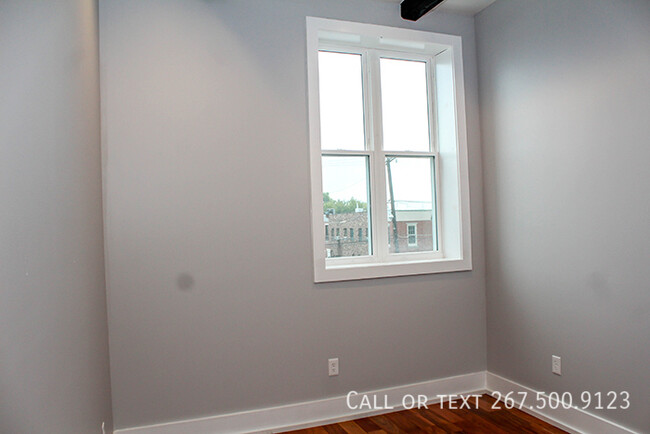 Building Photo - 1025 E Montgomery Ave