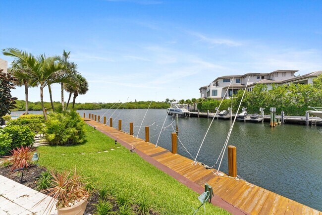 Building Photo - 1013 Bel Air Dr