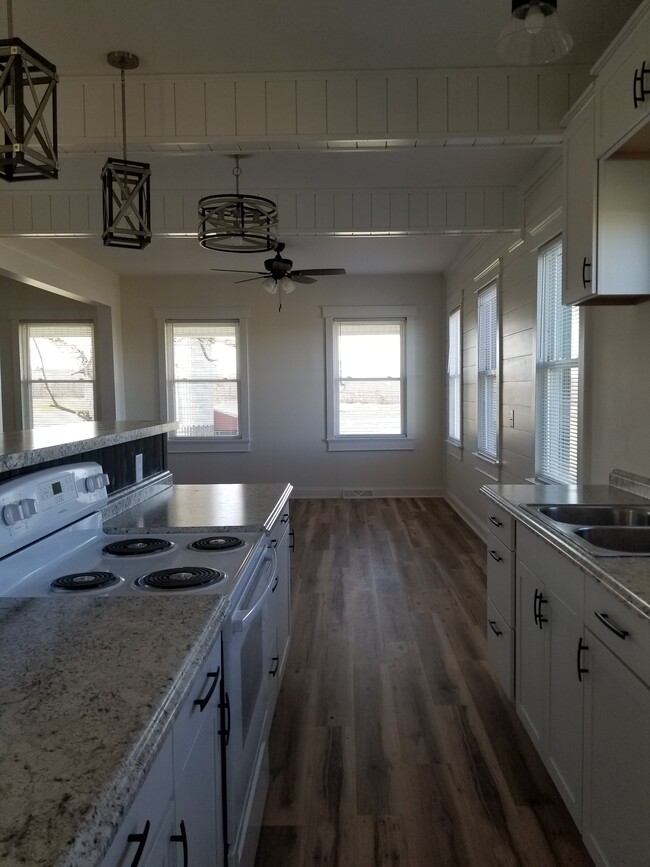 Building Photo - 6 Cloverleaf Ln