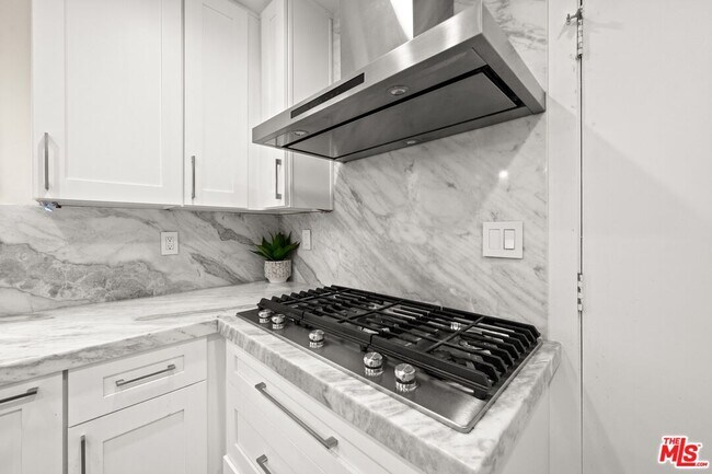 Building Photo - 4069 W Rosecrans Ave