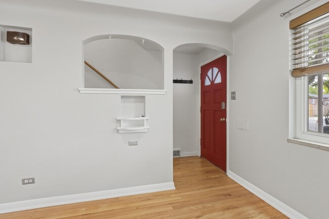 Building Photo - 1316 Ivanhoe St