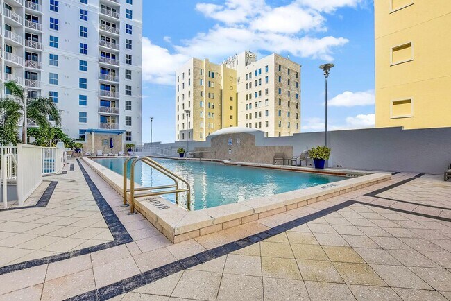 Building Photo - 255 Evernia St