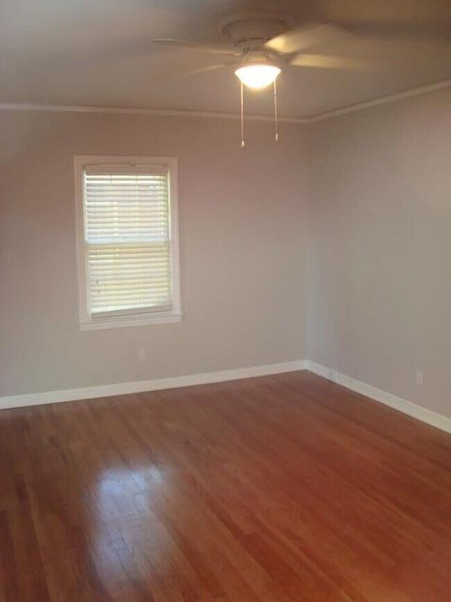 Building Photo - Rent Ready 3 bedroom and 2 bathroom!