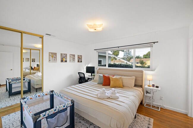 Building Photo - 2380 Aram Ave