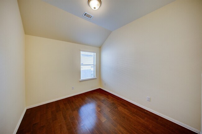 Building Photo - 606 Dunlavy Ln