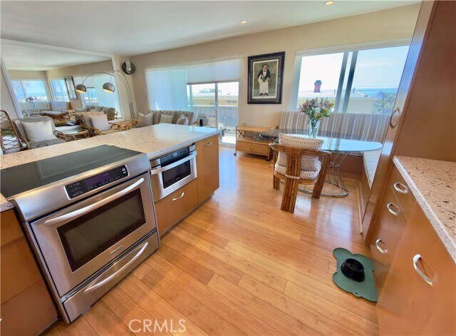 Building Photo - 240 Moss St