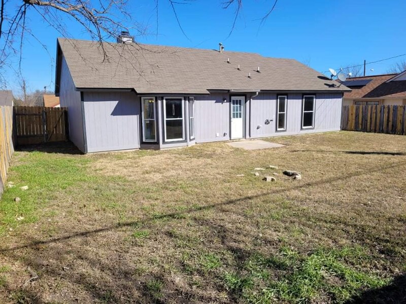 Building Photo - 1608 Bobby Lee Dr