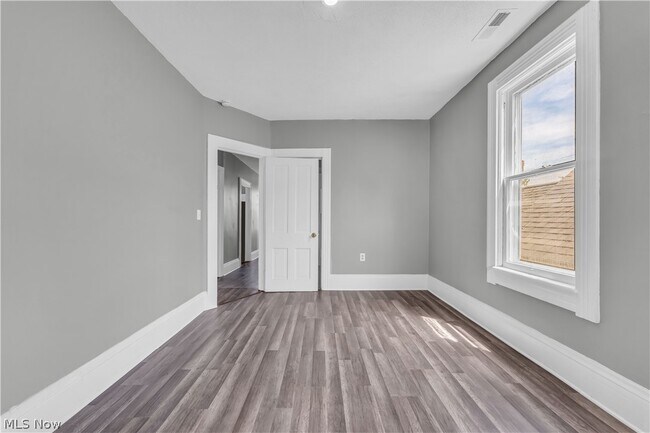 Building Photo - 3271 W 43rd St