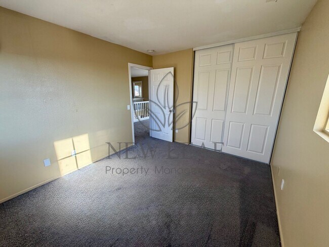 Building Photo - 4 bedroom 3bath 3 car garage in Victorville
