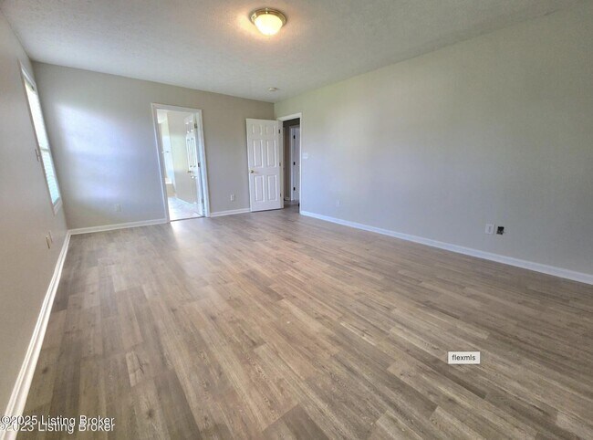 Building Photo - 7223 Meadow Ridge Dr