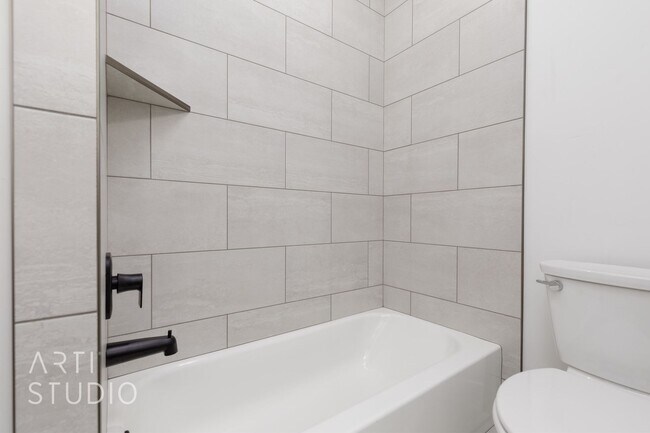 Building Photo - Brand New 3 Bed / 2 Bath Duplex – Modern L...