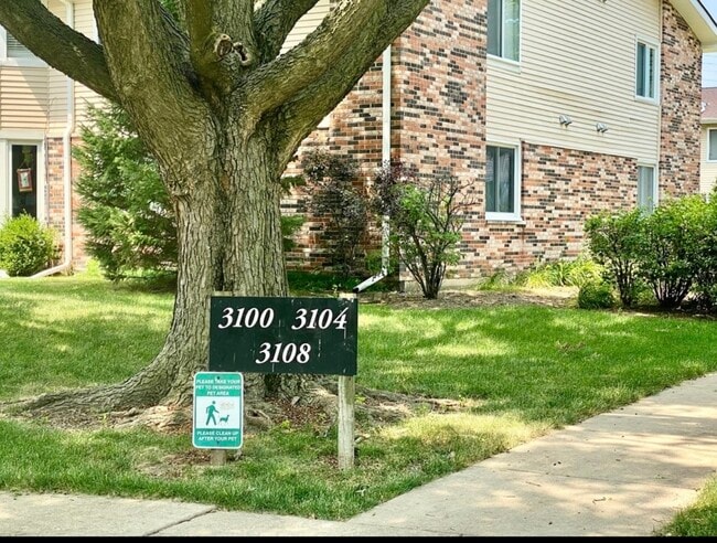 Building Photo - 3108 Roberts Dr