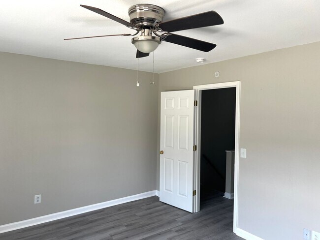 Building Photo - Available Now! Two-bedroom Duplex in Socas...