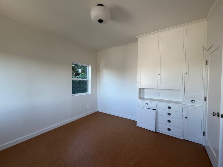 Building Photo - 1086 W Kensington Rd