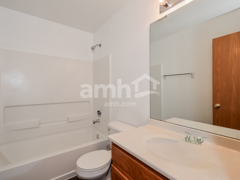 Building Photo - 1031 Misty Landing Ct