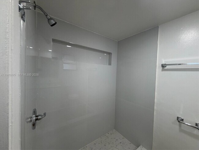 Building Photo - 8820 Fontainebleau Blvd