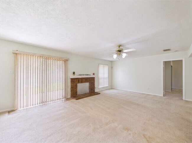 Building Photo - 814 Lochnell Dr