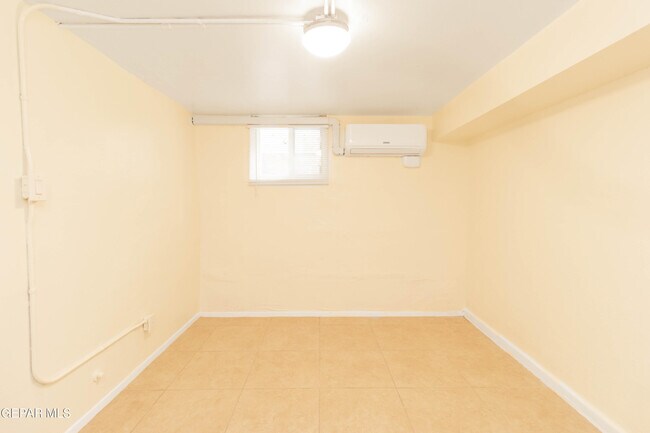 Building Photo - 1309 E Rio Grande Ave