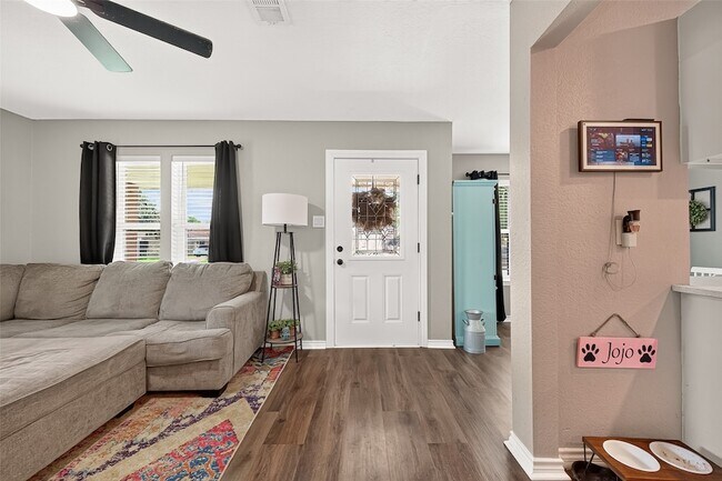 Building Photo - 1005 Avenue D