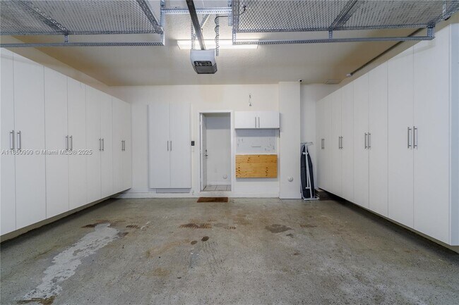 Building Photo - 10590 NW 78th Terrace