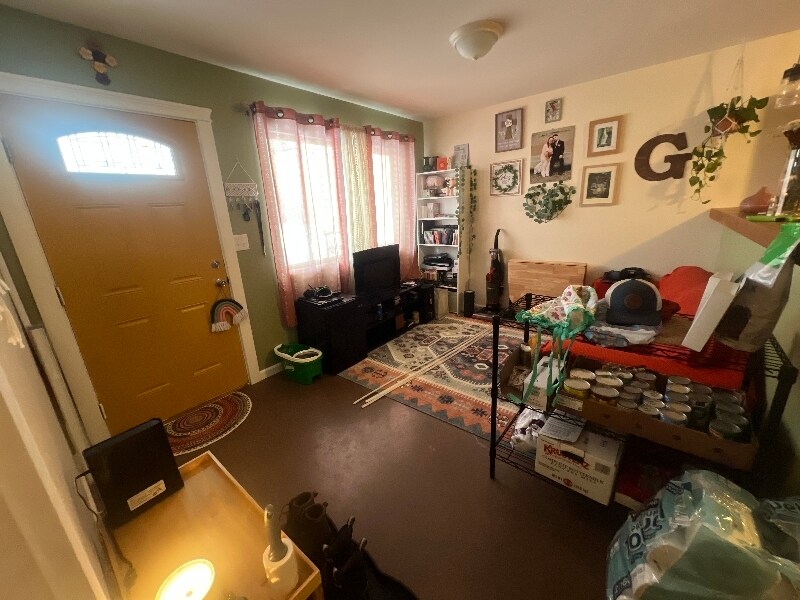 Building Photo - 15840 W Hess Ln