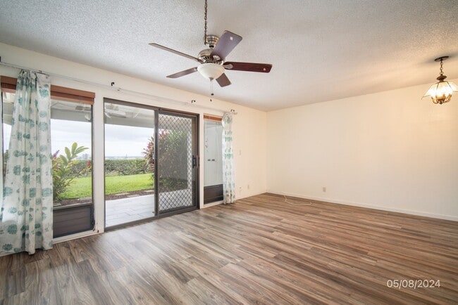 Building Photo - Available now! 2 bedroom, 1.5 Bath Townhouse at Wailuna