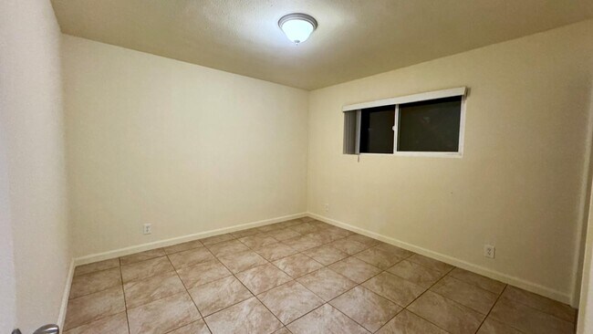 Building Photo - 24832 Walnut St