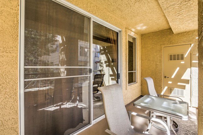 Building Photo - 210 E Flamingo Rd