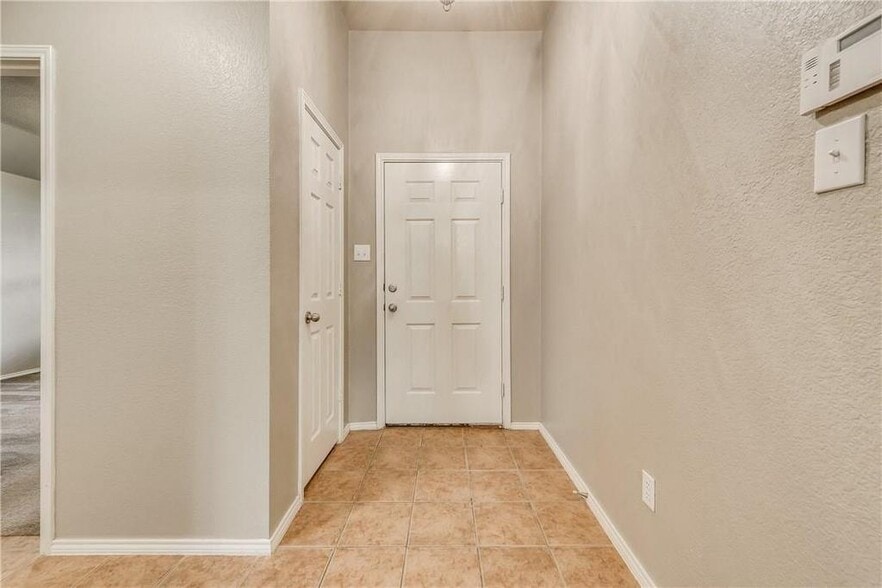 Building Photo - 2004 Zavala Dr