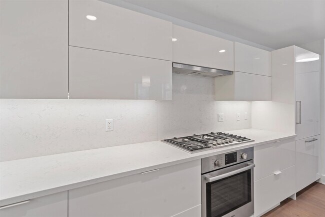 Building Photo - 9 Ave at Port Imperial