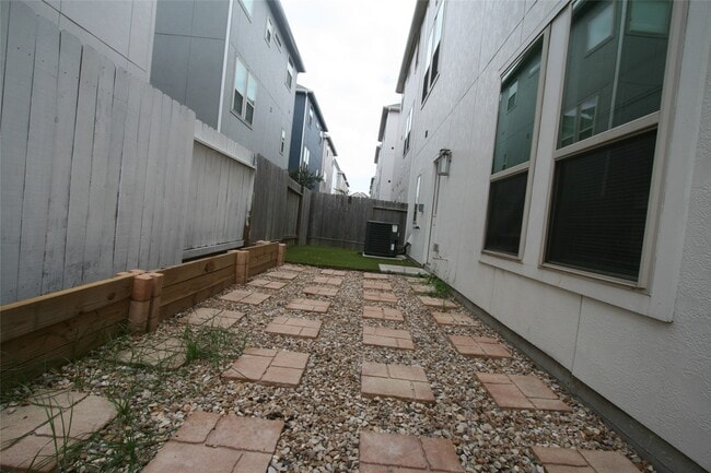 Building Photo - 2009 Kirby Landing Dr