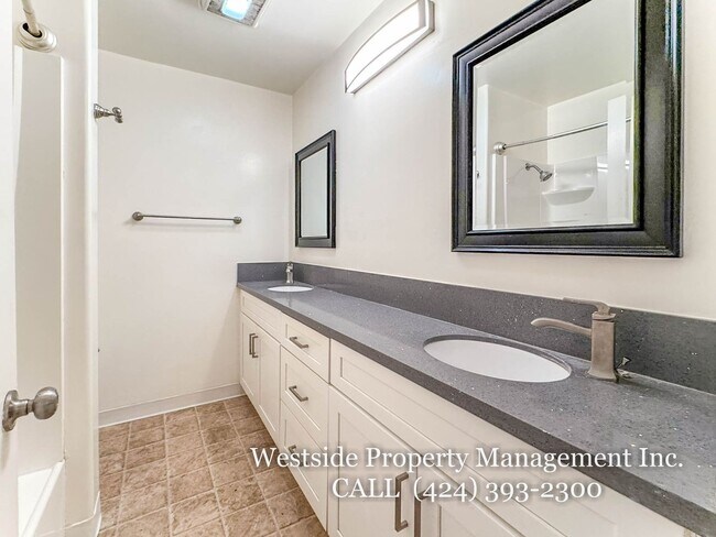 Building Photo - 425 E Tamarack Ave