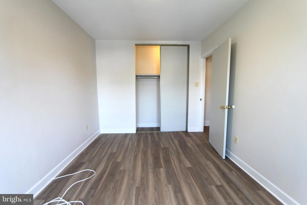 Building Photo - 437 W Hansberry St